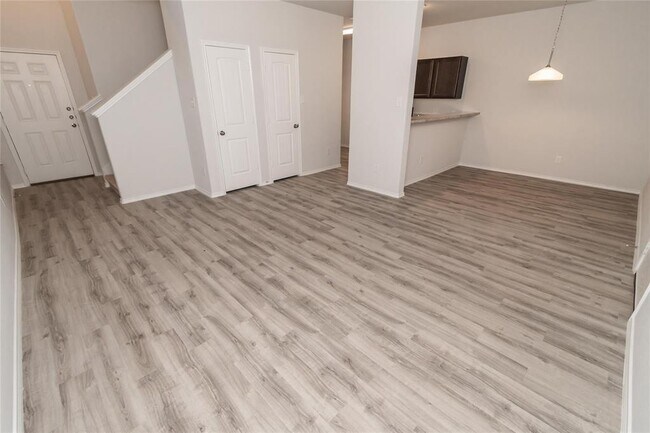 Foto del edificio - 6102 Peaceful Ridge Dr