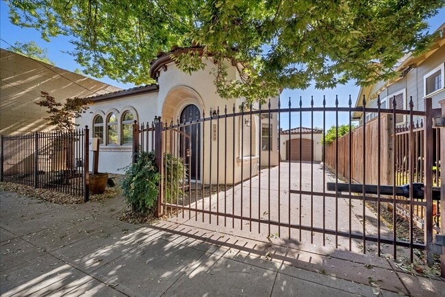 Photo - 1911 12th St House