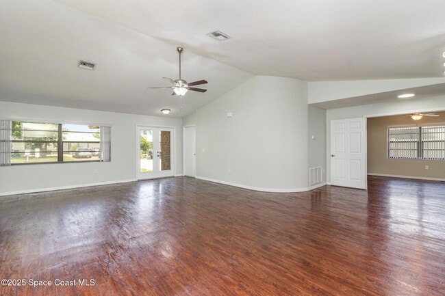 Foto del edificio - 841 Raintree Ave