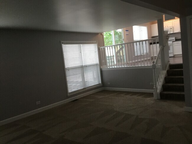 Foto del edificio - 461 Bluebird Drive