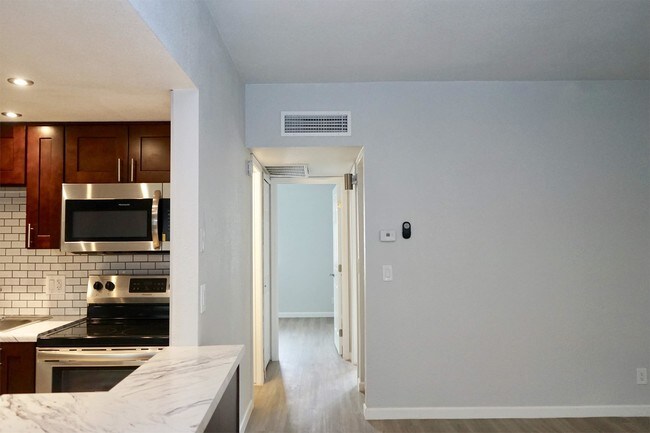 Foto del edificio - 1623 W Denton Ln