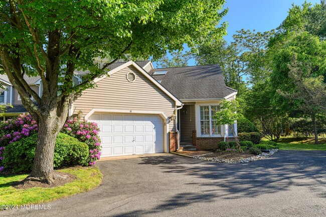 Building Photo - 10 Stonehedge Ct