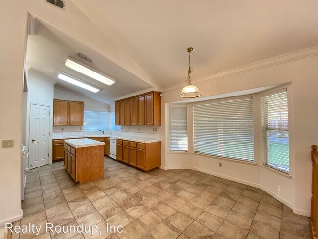 Building Photo - 4 br, 3 bath House - 8680 Alaska Range Way