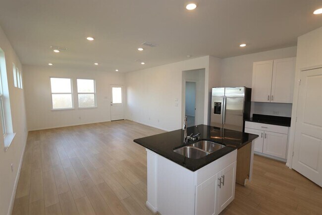 Foto del edificio - 2722 Forest Retreat Ln