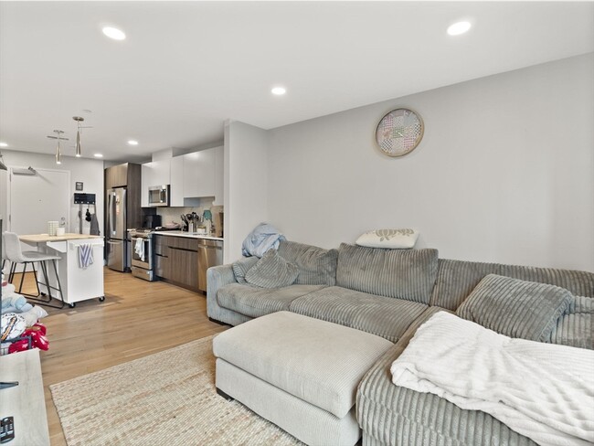 Building Photo - 9 Central St