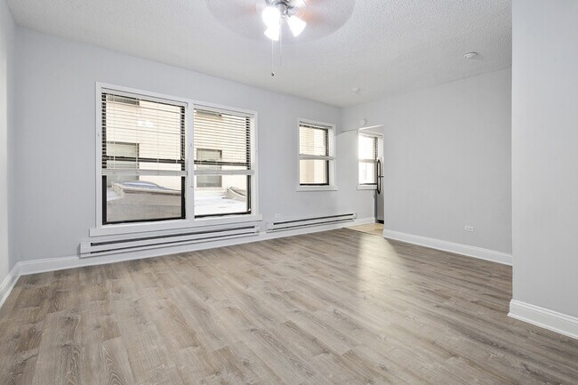 Foto del edificio - 4520 N Clarendon Ave