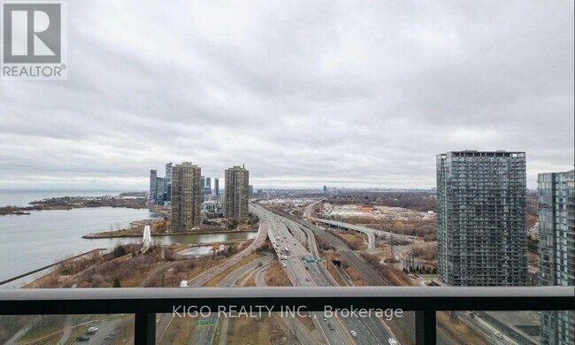 Photo du bâtiment - 1928 Lake Shore Blvd W