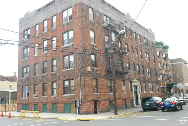 Building Photo - 701-703 29th St