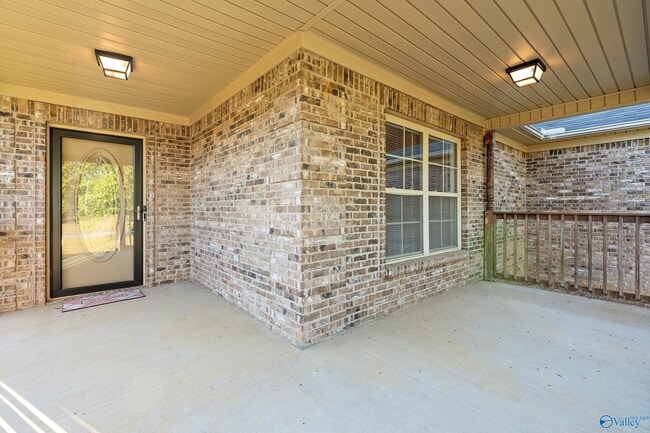 Foto del edificio - 102 Compass Hill Cir