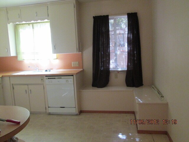 Building Photo - RAMONA AVENUE - 3/2, 2 Car Garage W/Auto O...