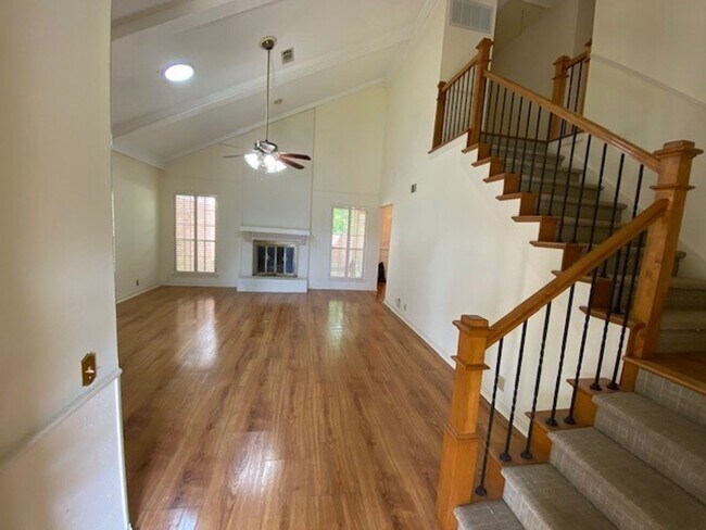Foto del edificio - Spacious 3 bedroom 3 bath Home In Brandon!!!