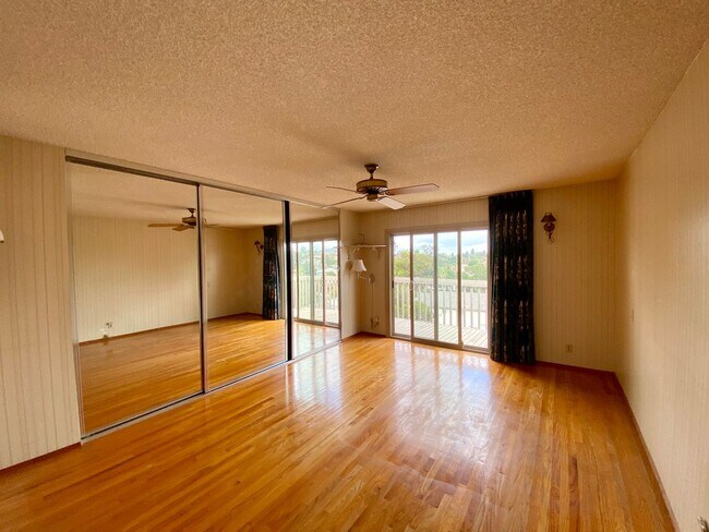 Foto del edificio - Gorgeous Townhome with views of Lake Murra...