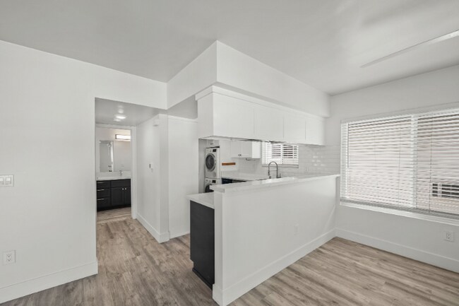Building Photo - 1700 Bedford Ln