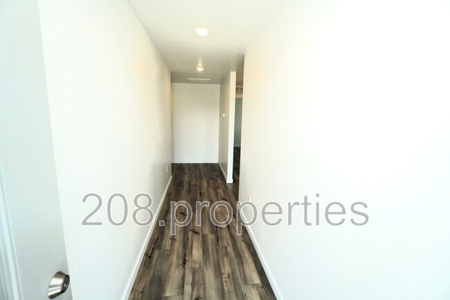 Foto del edificio - 798 Education St