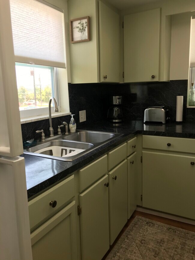 Kitchen - 505 129th Ave E
