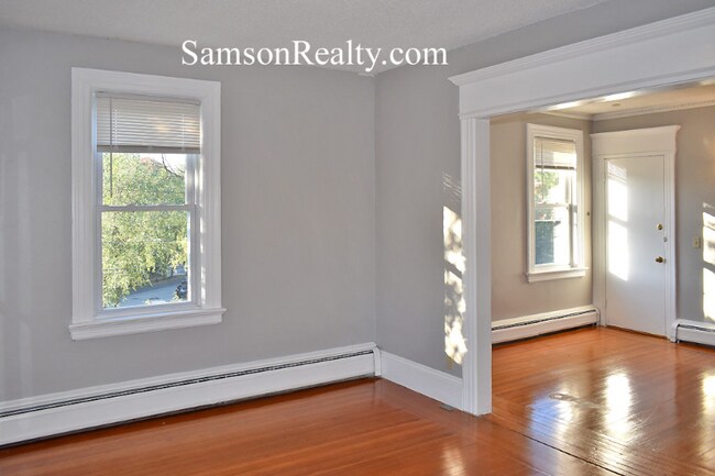 Foto del edificio - 136 Irving Ave