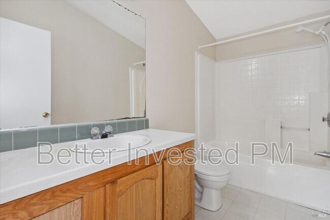 Foto del edificio - 1449 E Oak St