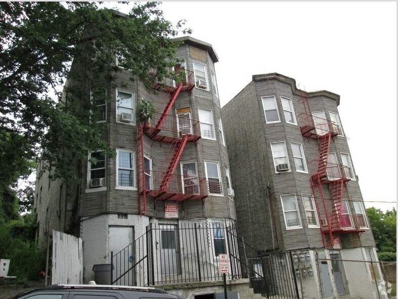 Primary Photo - 54 Poplar St