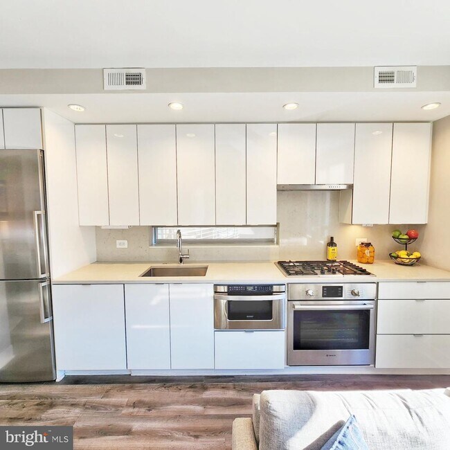 Building Photo - 1311 13th St NW