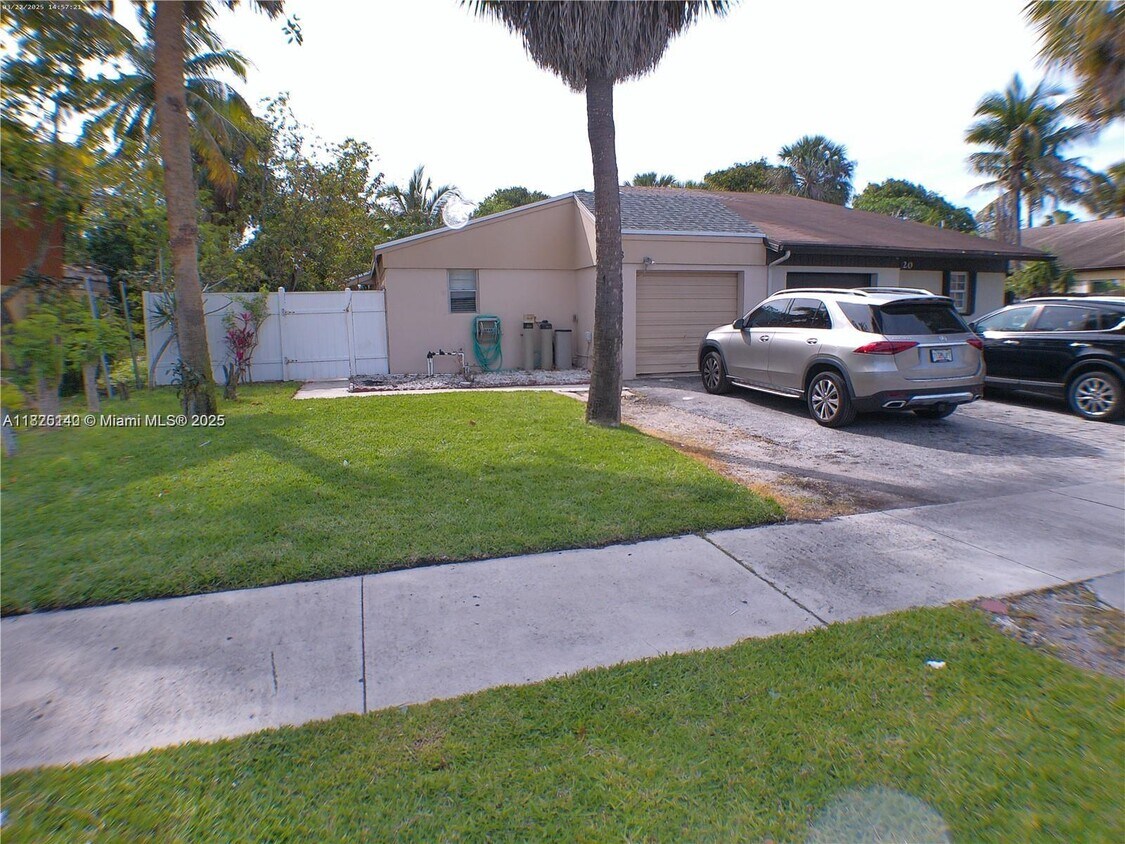 Foto principal - 618 NW 46th Ave