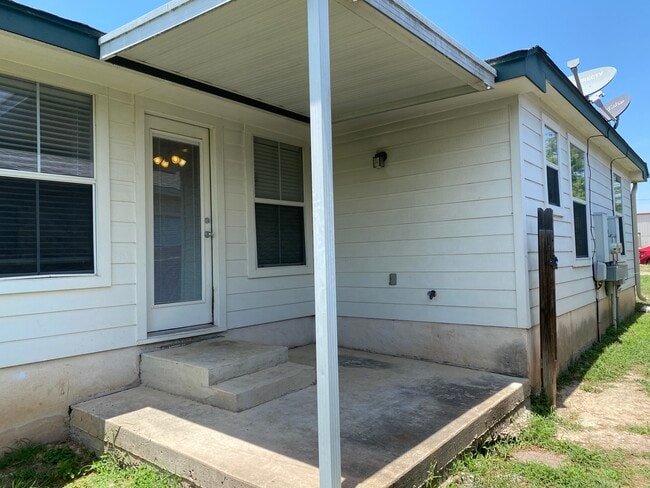 Building Photo - 112-114 Marvin Cove