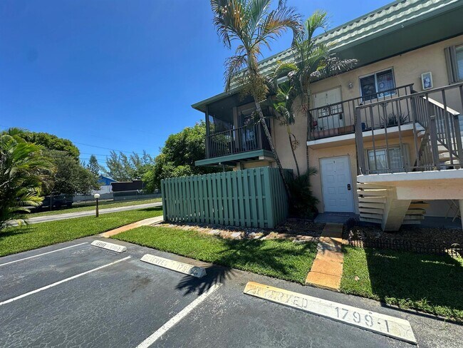 Building Photo - 1799 Fairview Villas Dr