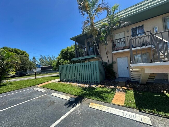 Building Photo - 1799 Fairview Villas Dr