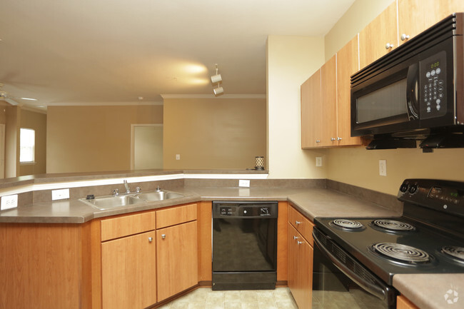 2BR, 2BA - 1,157 SF - Lumpkin Park Apartments