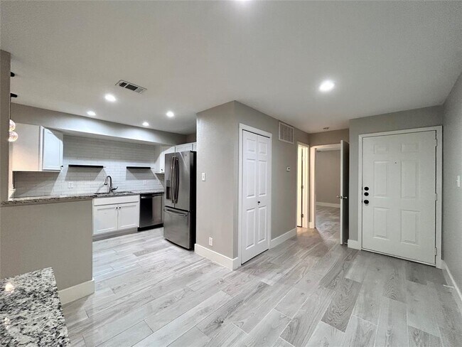 Foto del edificio - 1135 Barton Hills Dr