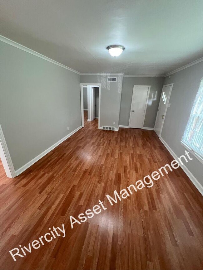 Building Photo - MOVE IN SPECIAL!!!!!!