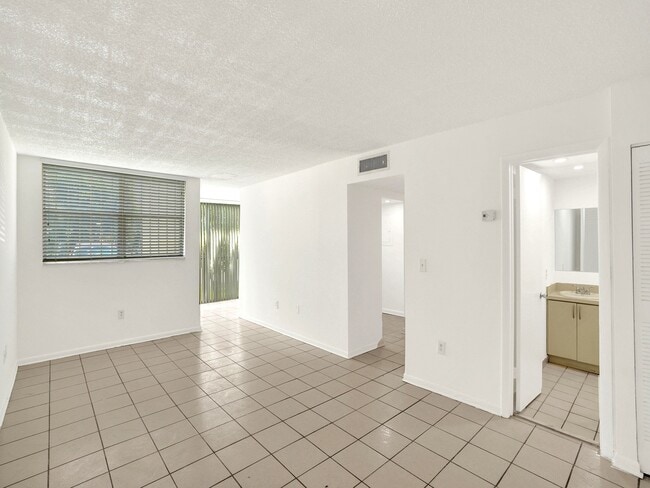 Foto del edificio - 9401 SW 4th St