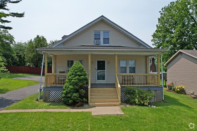 Building Photo - 318 S Watson St