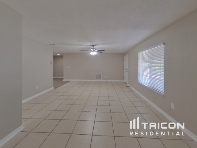 Building Photo - 1587 Ohara Street Deltona FL