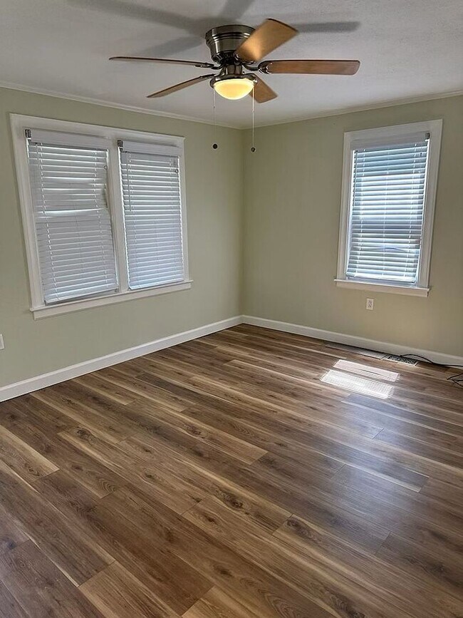 Foto del edificio - 420 Finley Rd