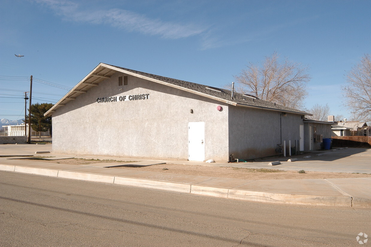 Building Photo - 18142 Pearmain St