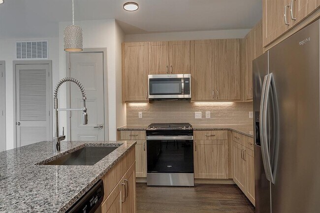Foto del edificio - 8900 Six Pines Dr