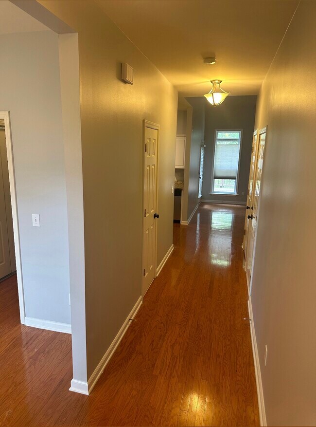Foto del edificio - 361 Normandy Cir