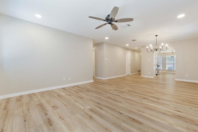 Building Photo - 1901 Hollow Tree Blvd