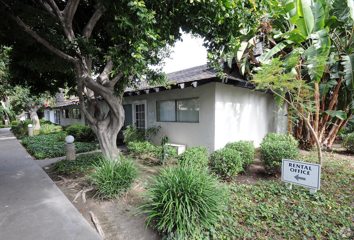 Primary Photo - Hanakiki Garden Apartments