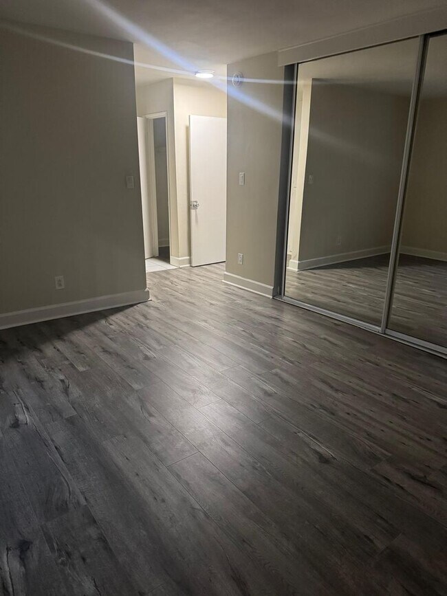 Building Photo - 4324 Mammoth Ave LLC
