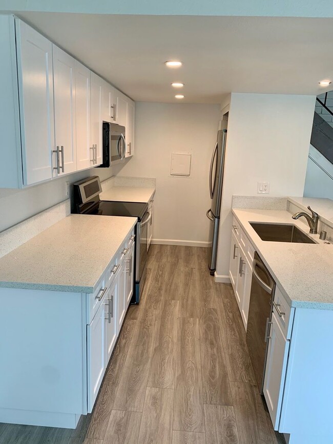 Building Photo - Upgraded Carpinteria Townhome- Great Commu...