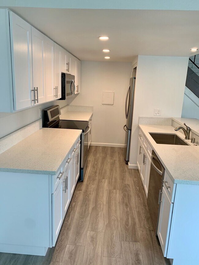 Foto del edificio - Upgraded Carpinteria Townhome- Great Commu...