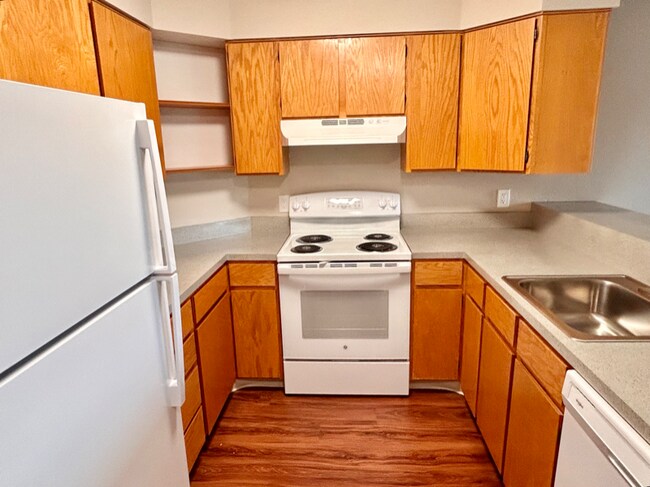 Building Photo - 621 W Prentice Ave