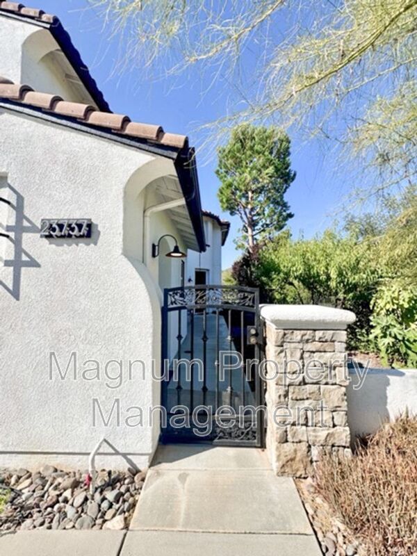 Building Photo - 23737 Hayes Ave