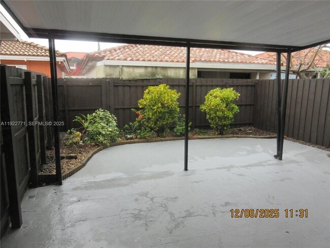 Building Photo - 550 SW 115th Ave