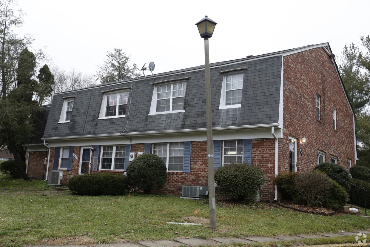 Primary Photo - Terrace Townhomes of Gunston