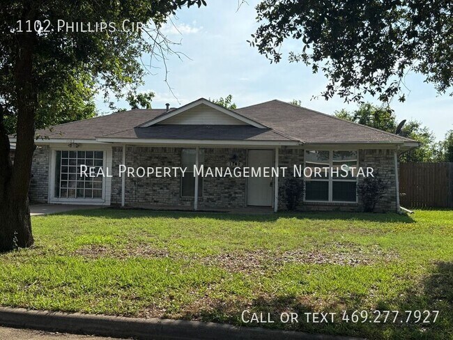 Building Photo - 1102 Phillips Cir