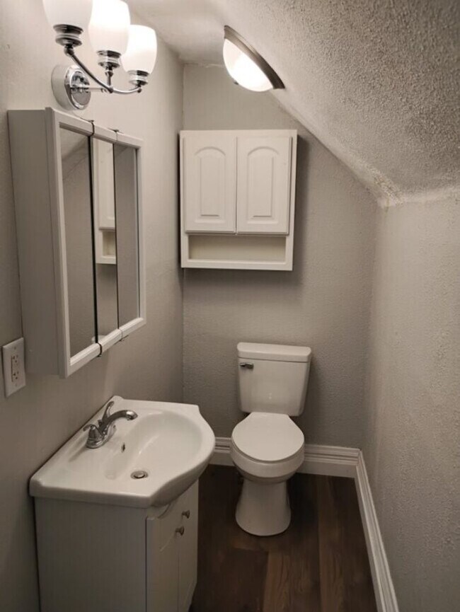 Building Photo - 4 Bd 2 Ba Single Family Home for Rent