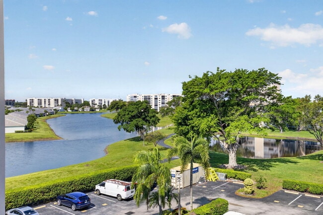 Foto del edificio - 7076 Huntington Ln