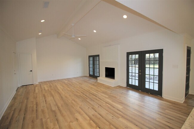 Building Photo - 411 Turtle Creek Dr